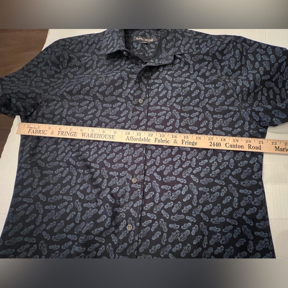 SLATE & STONE ASHER BLUE MUSCLE CAR PRINT BUTTON-UP MEN’S SHORT SLEEVE LARGE